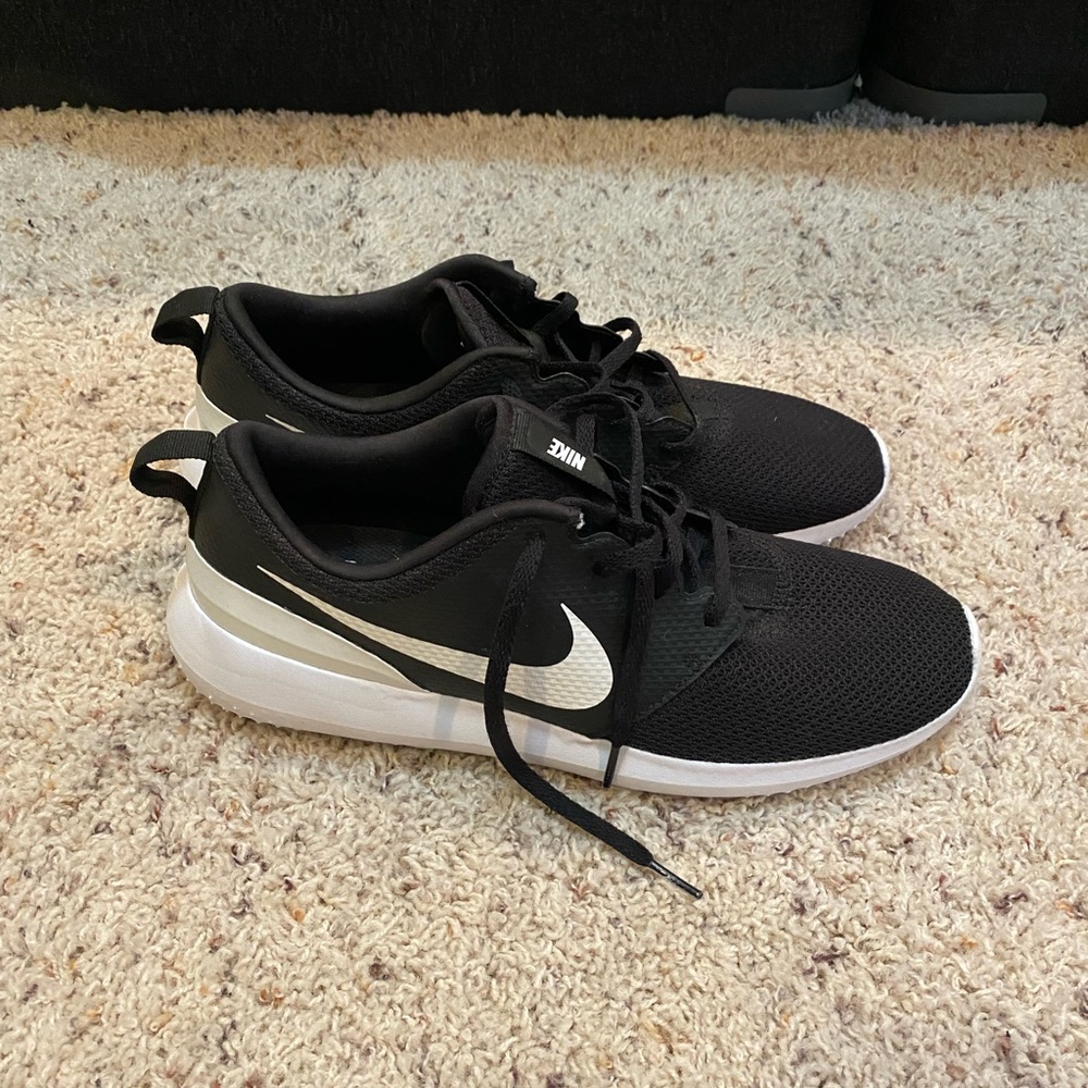 NWOT Nike Roshe Golf shoes
